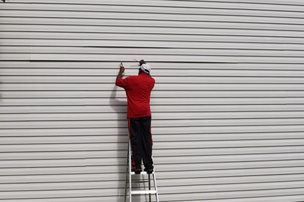 Cost of Loose Siding Repair in Woodinville