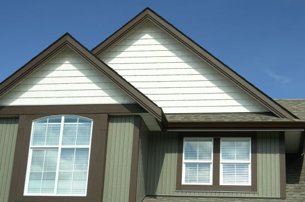 Cost of Vertical Vinyl Siding Repair in Woodinville